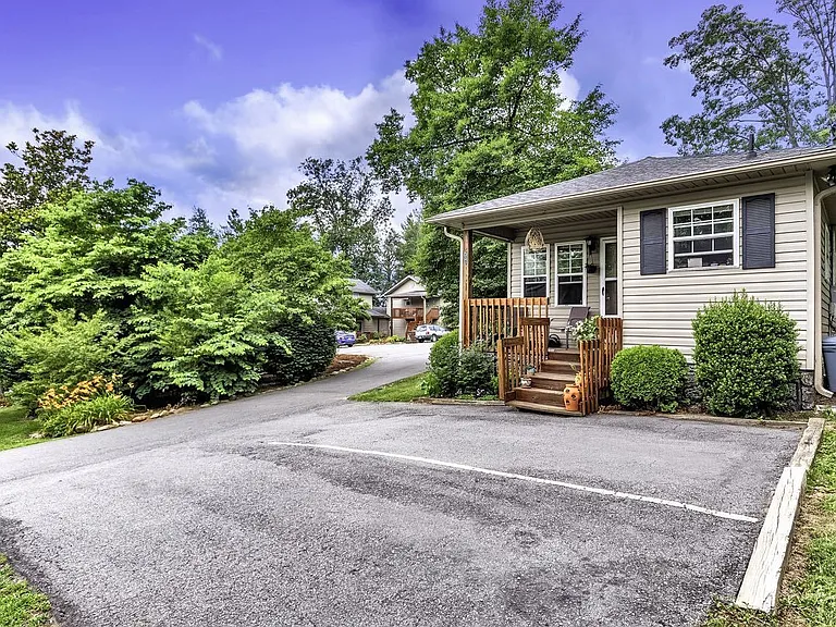 208 Gatchell St — Photo 11