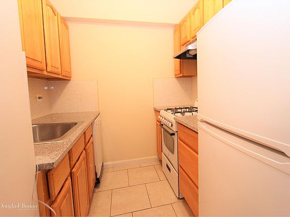 3rd image of 2900 Ocean Ave APT 2C