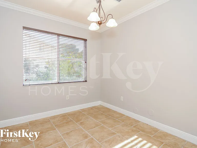 158 SE 22nd Ave — Photo 5