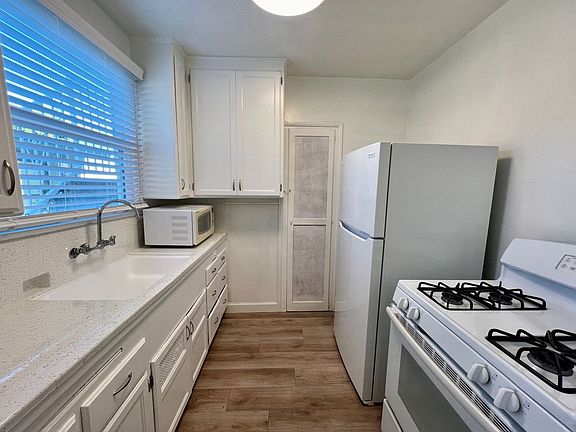 2nd image of 4468 Illinois St