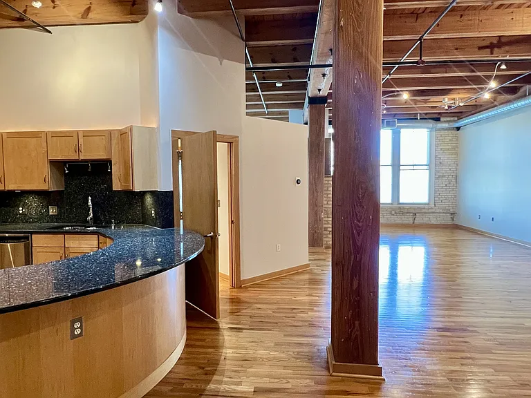 413 N 2nd St #220 — Photo 2