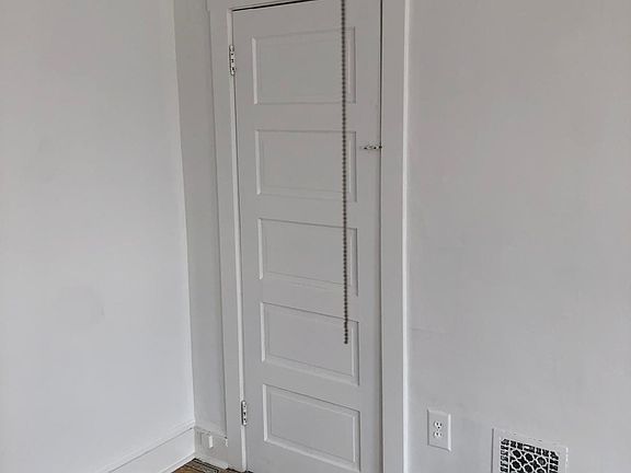 4th image of 232 E Westmoreland St