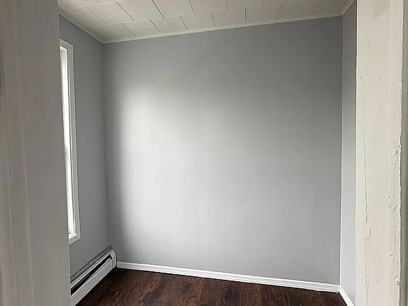 4th image of 442 Elizabeth Ave #2E