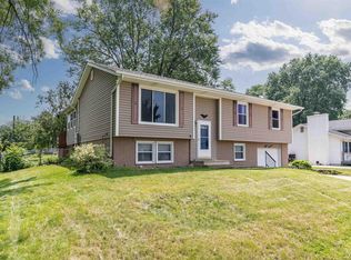811 Lilac Ln, Cedar Falls, IA 50613