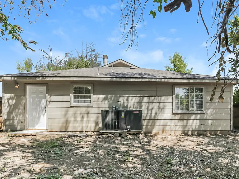 4530 Lizzy Dr — Photo 15