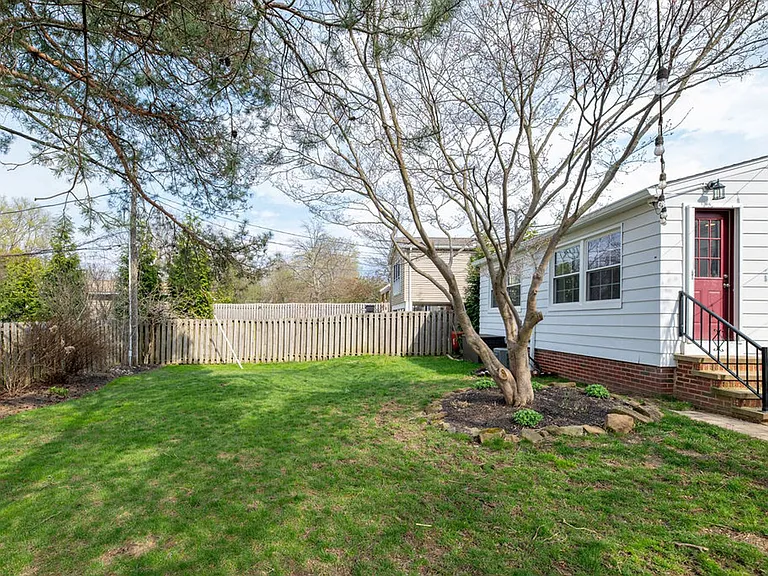 23213 Fairmount Blvd — Photo 43