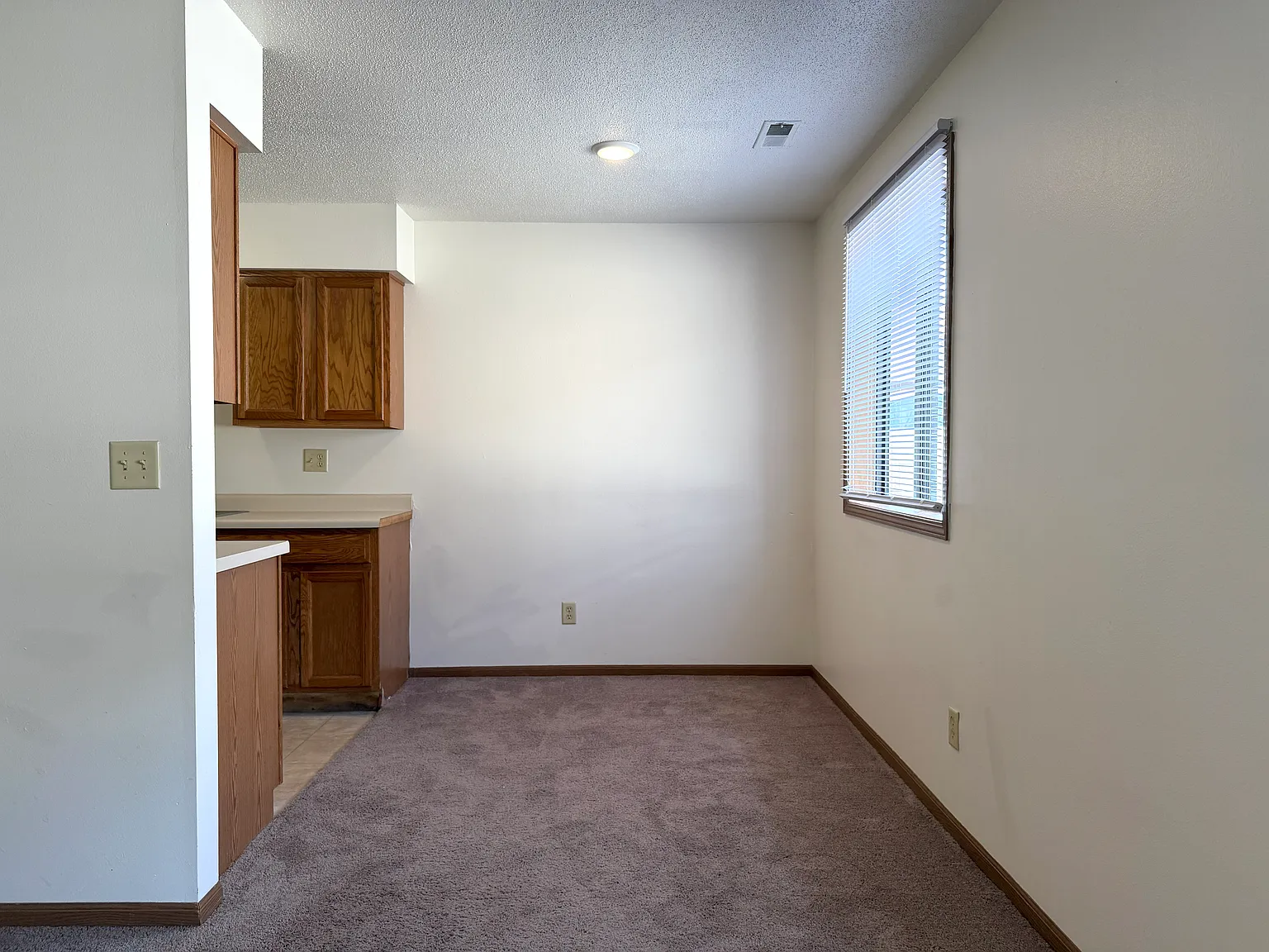2 bed, 800 sqft, $830 — Photo 3