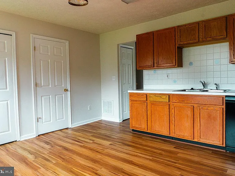 9836 Plaza View Way — Photo 7