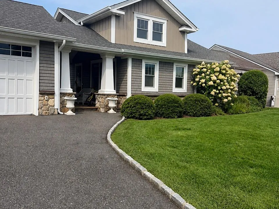 902 Manor Ln