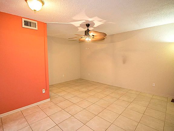 4th image of 107 E Willowick Ave APT 3