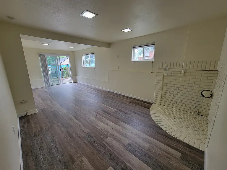 1212 Evans Ave W — Photo 28