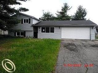 197 Serra Dr, White Lake, MI