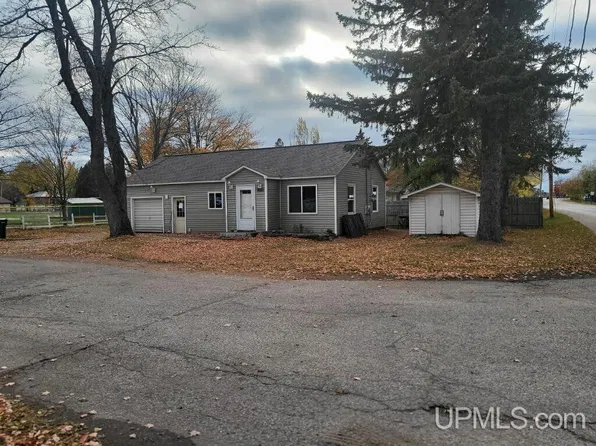 816 E Breitung Ave, Kingsford, MI 49802