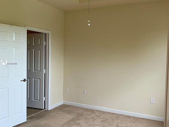 5th image of 742 SE 32nd Ave