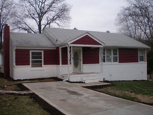 2nd image of 3200 Easterland St