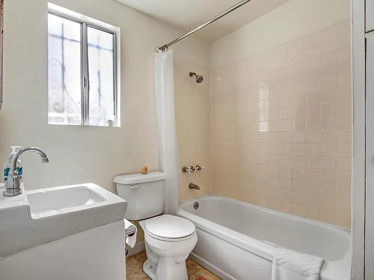 1246 W 48th St — Photo 11