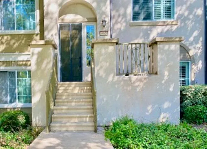 4 bed, 3.5 bath, 1869 sqft, $4,300 — Photo 4