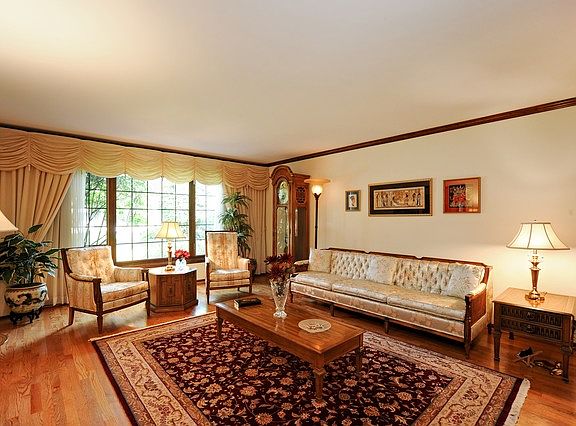 4th image of 1064 Saxony Dr