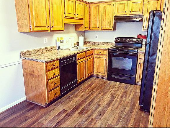 Spacious kitchen includes Oven, range, refrigerator, dishwasher, and microwave!