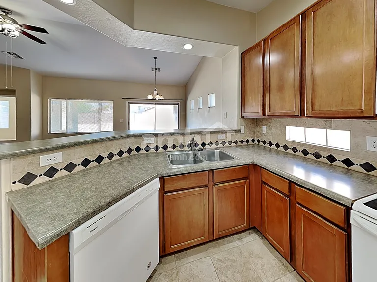 11369 W Lincoln St — Photo 8