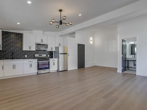 3rd image of 19036 1/2 Eccles St