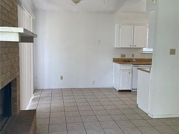 5th image of 1208 Royal Crest Dr