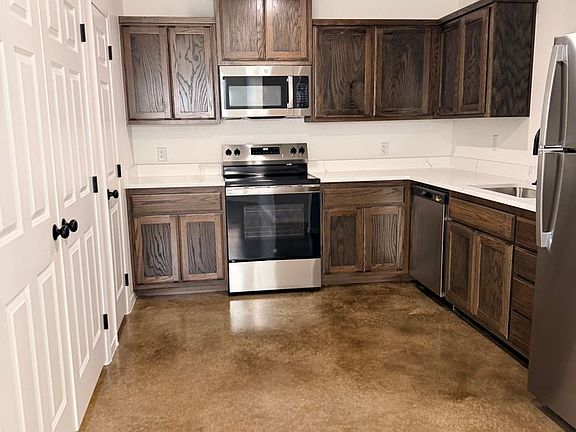 4th image of 983 Cline Dr #B