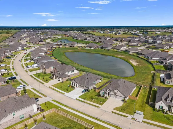 9718 Colonial Downs Dr, Mont Belvieu, TX 77523