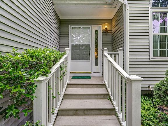 4th image of 102 Granite Pl