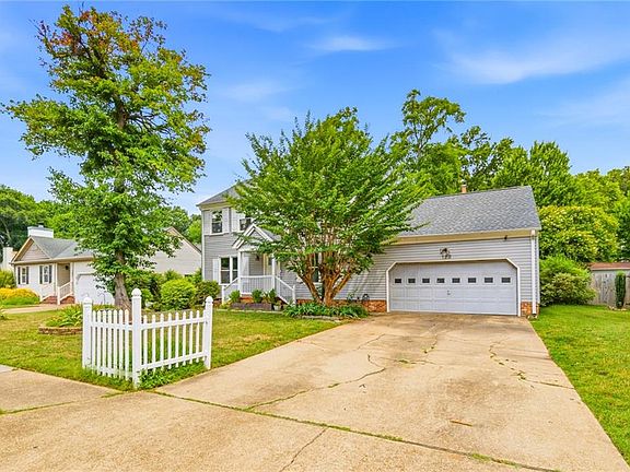 3rd image of 122 Michaels Woods Dr