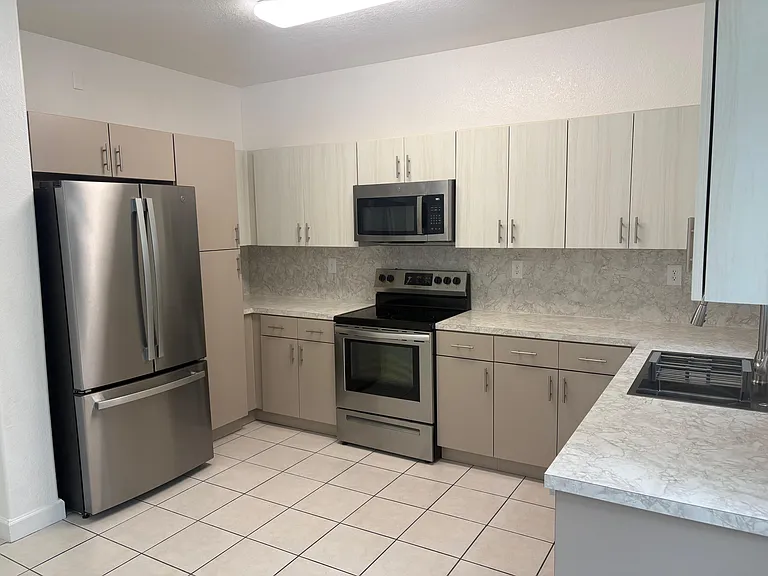 5600 NW 107th Ave #1413 — Photo 8