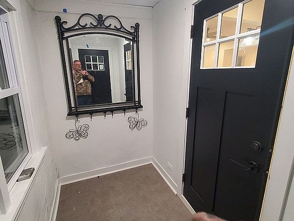 4th image of 157 E Burnett St