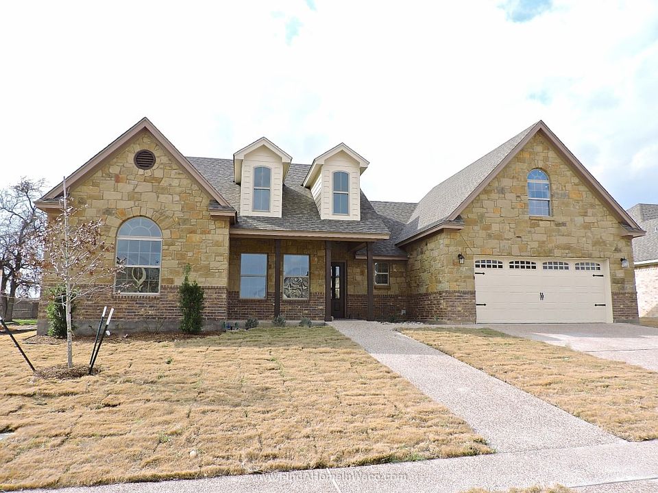 1st image of 390 Violet Dr