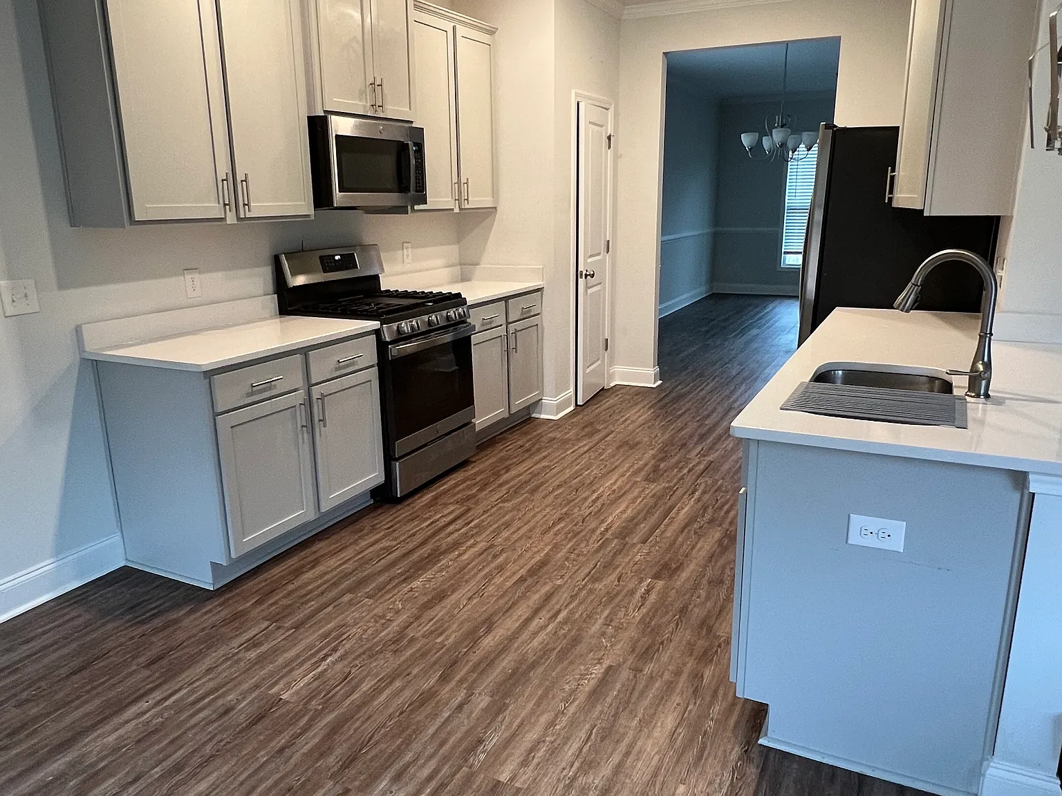 4 bed, 2.5 bath, 2692 sqft, $2,350 — Photo 3