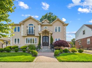 909 N 2nd St, New Hyde Park, NY 11040