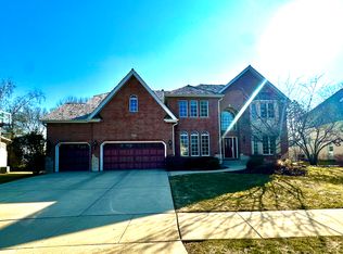 39 Oak Bluff Ct, Naperville, IL 60565