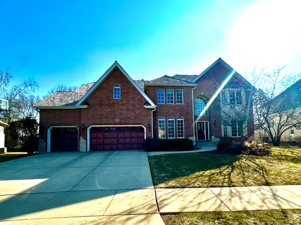 39 Oak Bluff Ct, Naperville, IL 60565