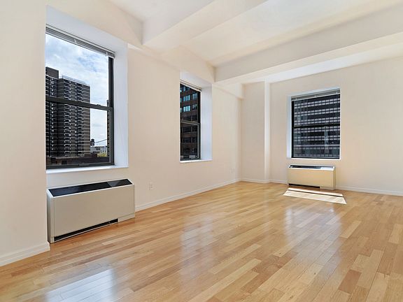 3rd image of 99 John St APT 621