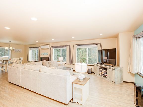 5th image of 987 Walker Heights Pl