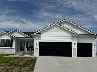 2602 Knollway Dr, Marshalltown, IA 50158