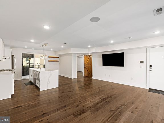 2nd image of 1910 Brown St Unit 3