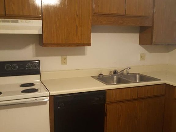 3rd image of 1522 Parkway Ct Unit B7