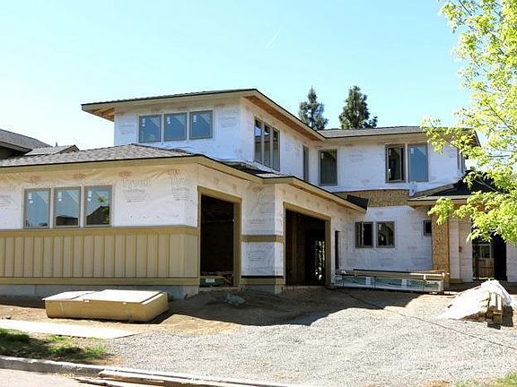 2nd image of 813 NW Yosemite Dr