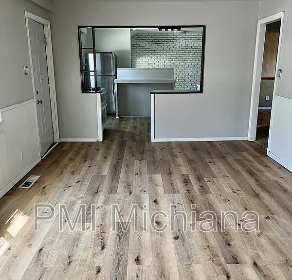 1829 S Jackson St — Photo 3