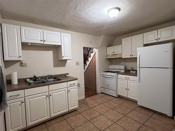 4th image of 3318 Marshall Ave