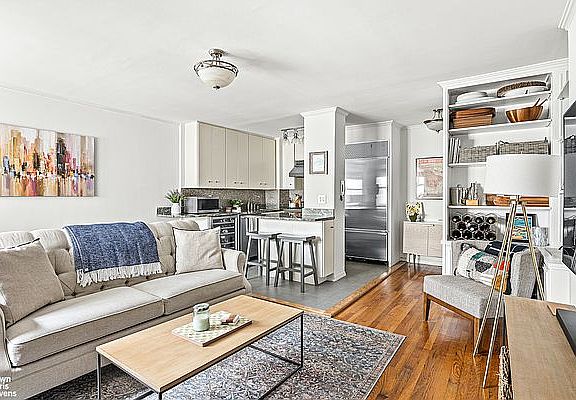 4th image of 140 7th Ave APT 6P