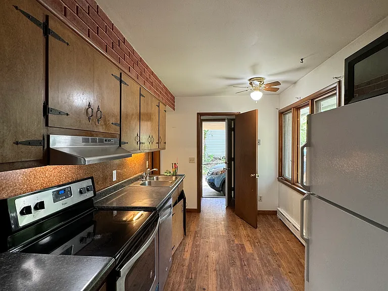 1512 Birch Ave — Photo 2