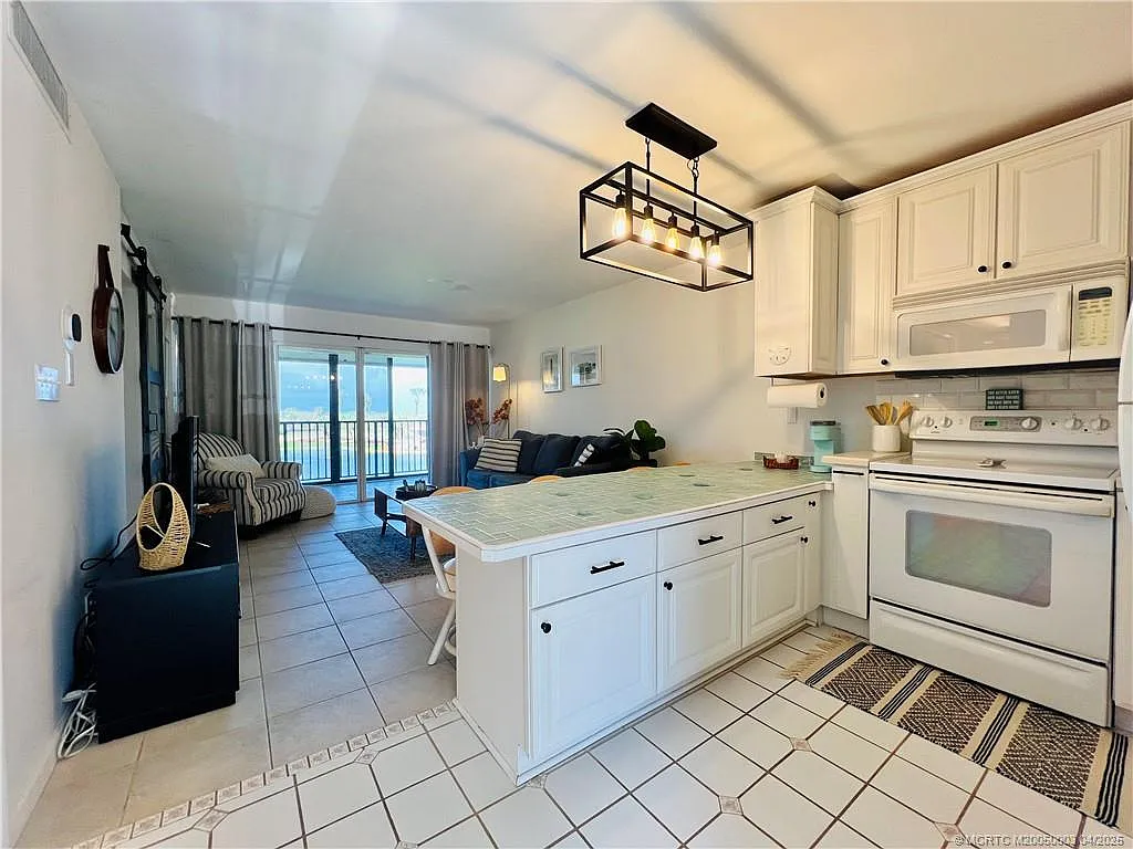 1 bed, 1.0 bath, 689 sqft, $3,200 — Photo 4