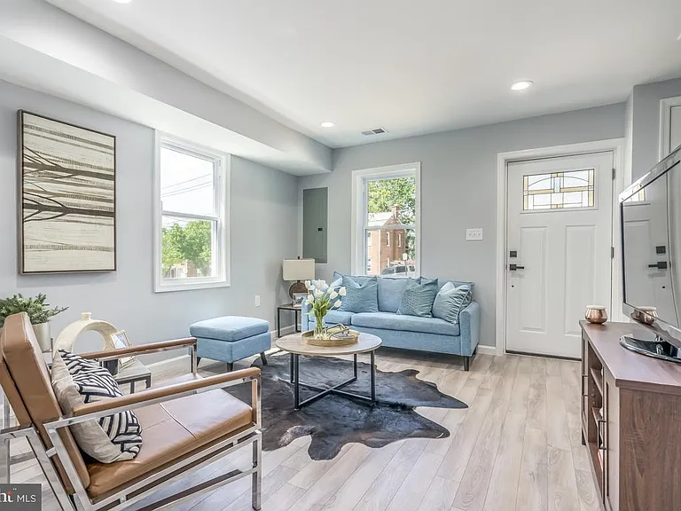 4725 B St SE — Photo 2