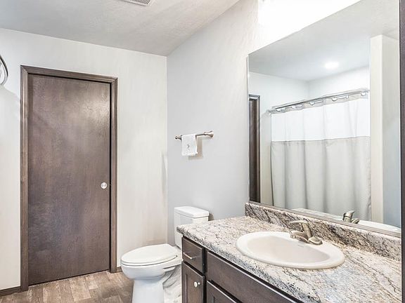 4th image of 2549 E Meadowside Pl